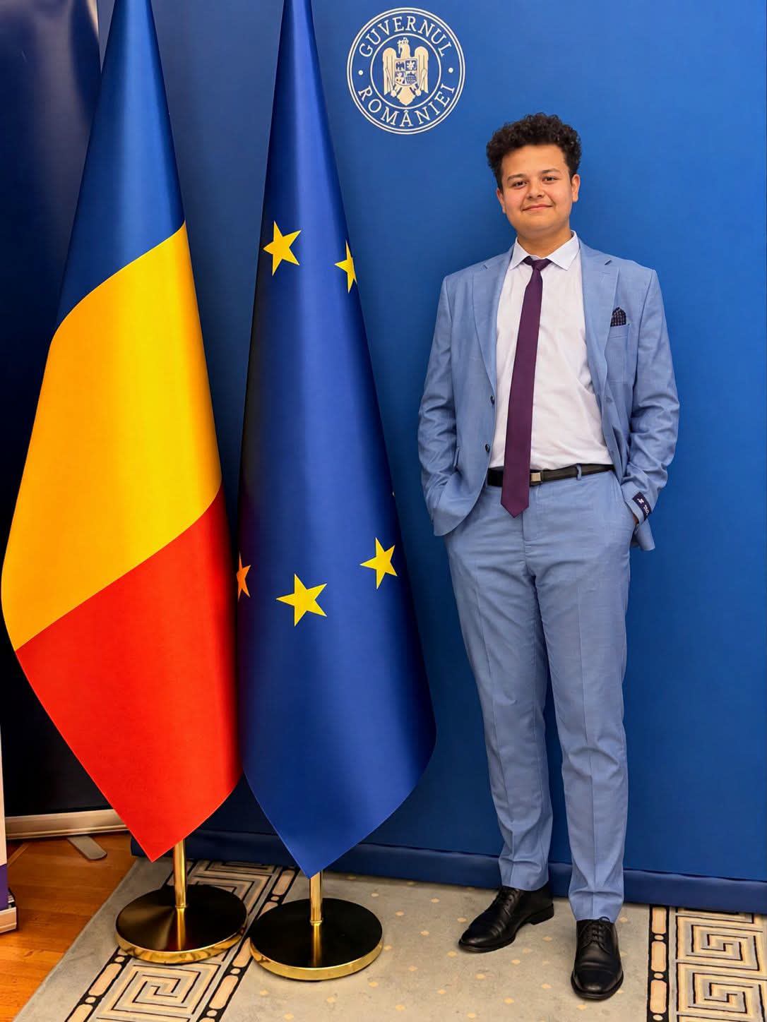 tânăr participând la întâlnirea Consiliului pentru Climă și Mediu tânăr participând la întâlnirea Consiliului pentru Climă și Mediu
