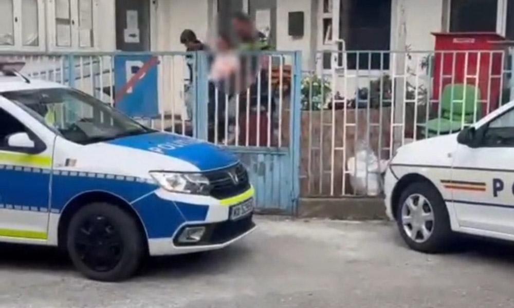 femeie agresând o altă persoană pe stradă, în Argeș femeie agresând o altă persoană pe stradă, în Argeș