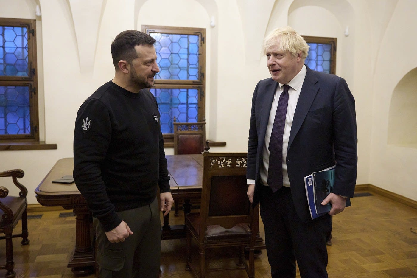 Boris Johnson și David Petraeus, într-un tren aflat în gara atacată în Ucraina de o dronă rusă