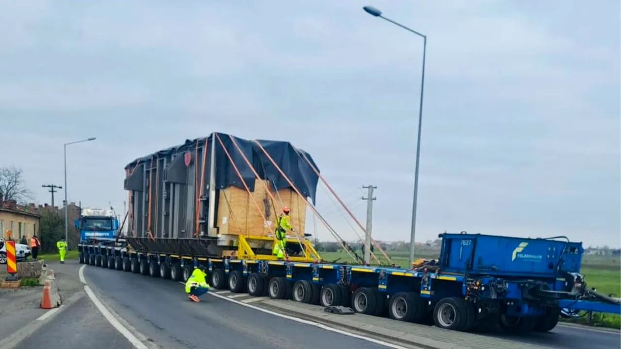Patru convoaie agabaritice traversează Sibiu duminică, însoțite de poliție