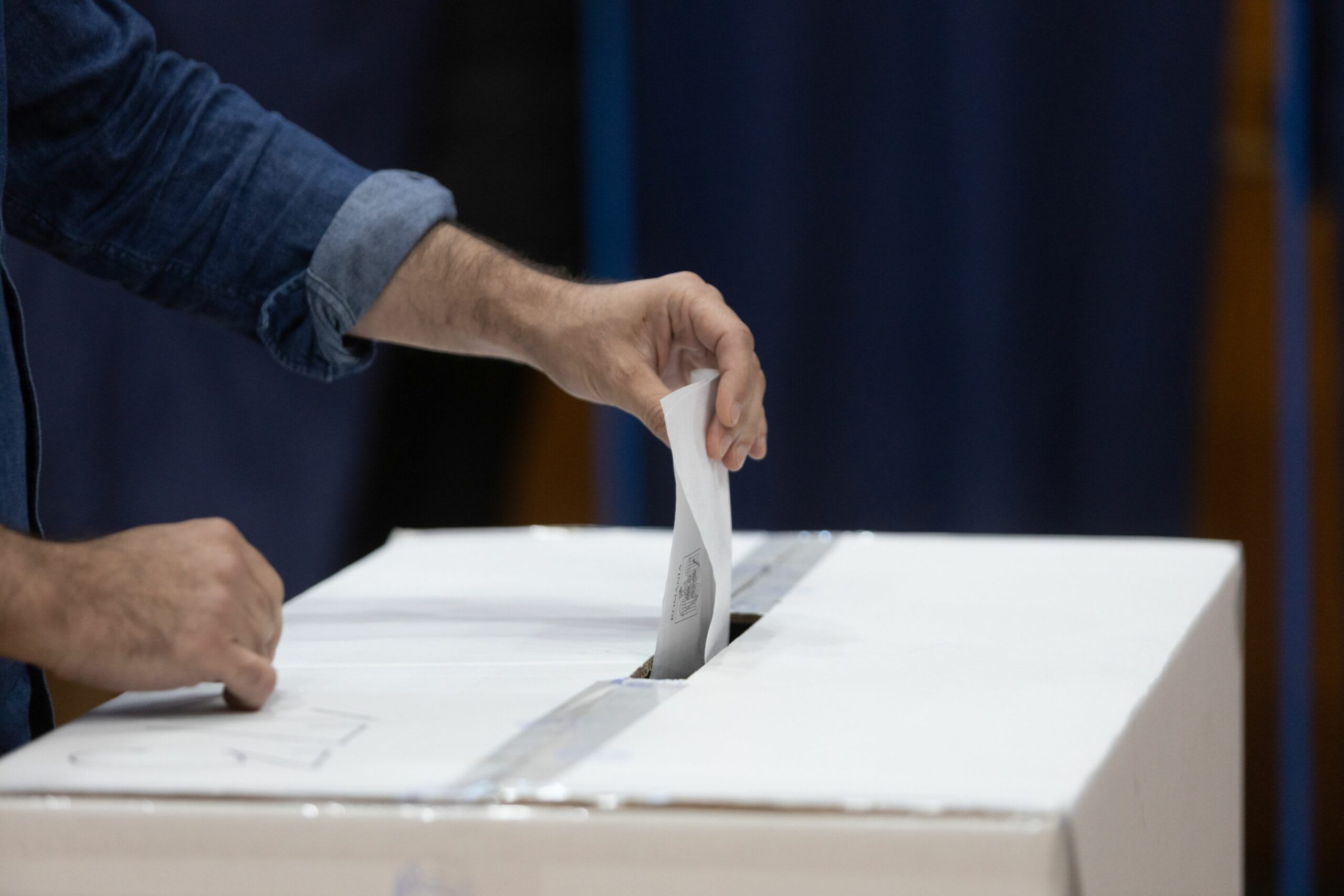 Alegerile din Suedia: partidele de centru-stânga conduc la limită după numărarea voturilor
