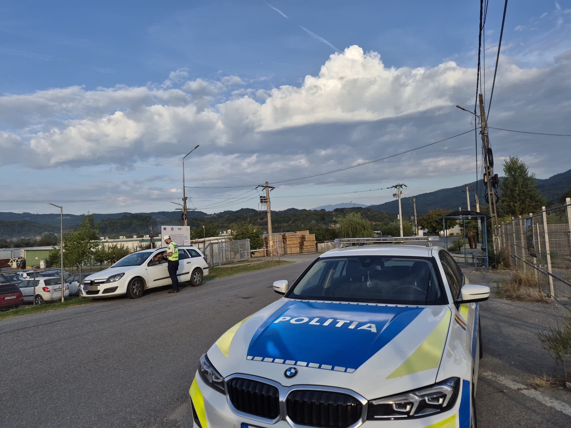 politiști în control rutier, trafic în Vâlcea politiști în control rutier, trafic în Vâlcea