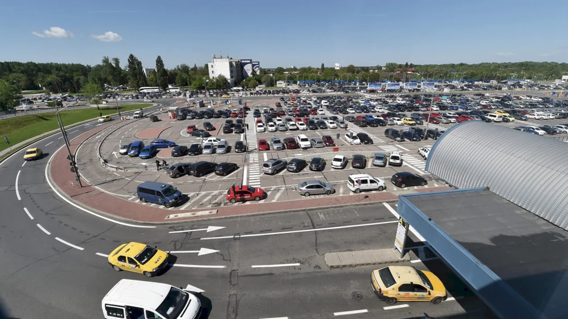 Opt oferte depuse pentru parcarea „Long Term” de la Otopeni, cu aproape 800 de locuri