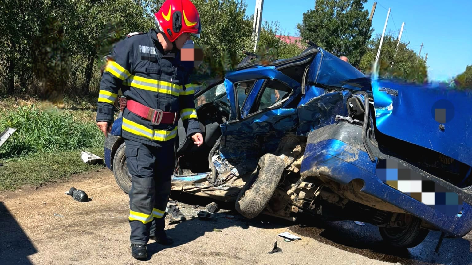 Echipaje de urgență intervenind la accident rutier în Baldovinești Echipaje de urgență intervenind la accident rutier în Baldovinești