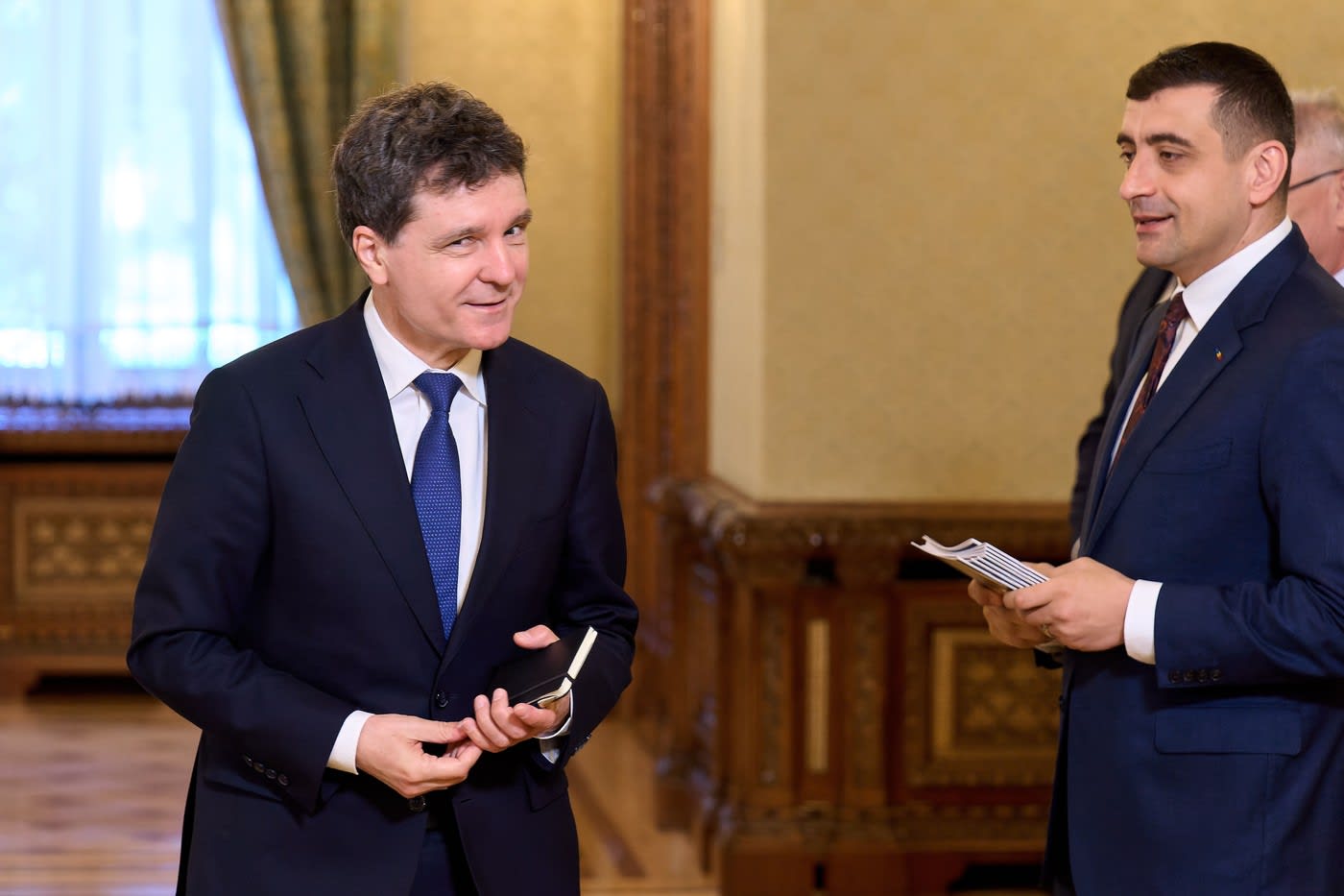discuție politică la vila de protocol în nordul Bucureștiului discuție politică la vila de protocol în nordul Bucureștiului
