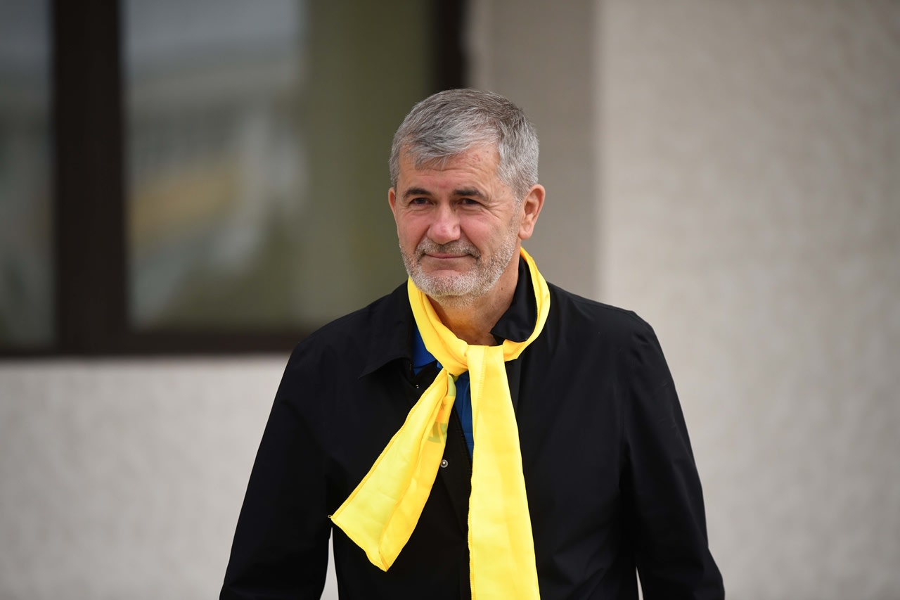 Valeriu Iftime în faţa sediului DNA Iaşi
