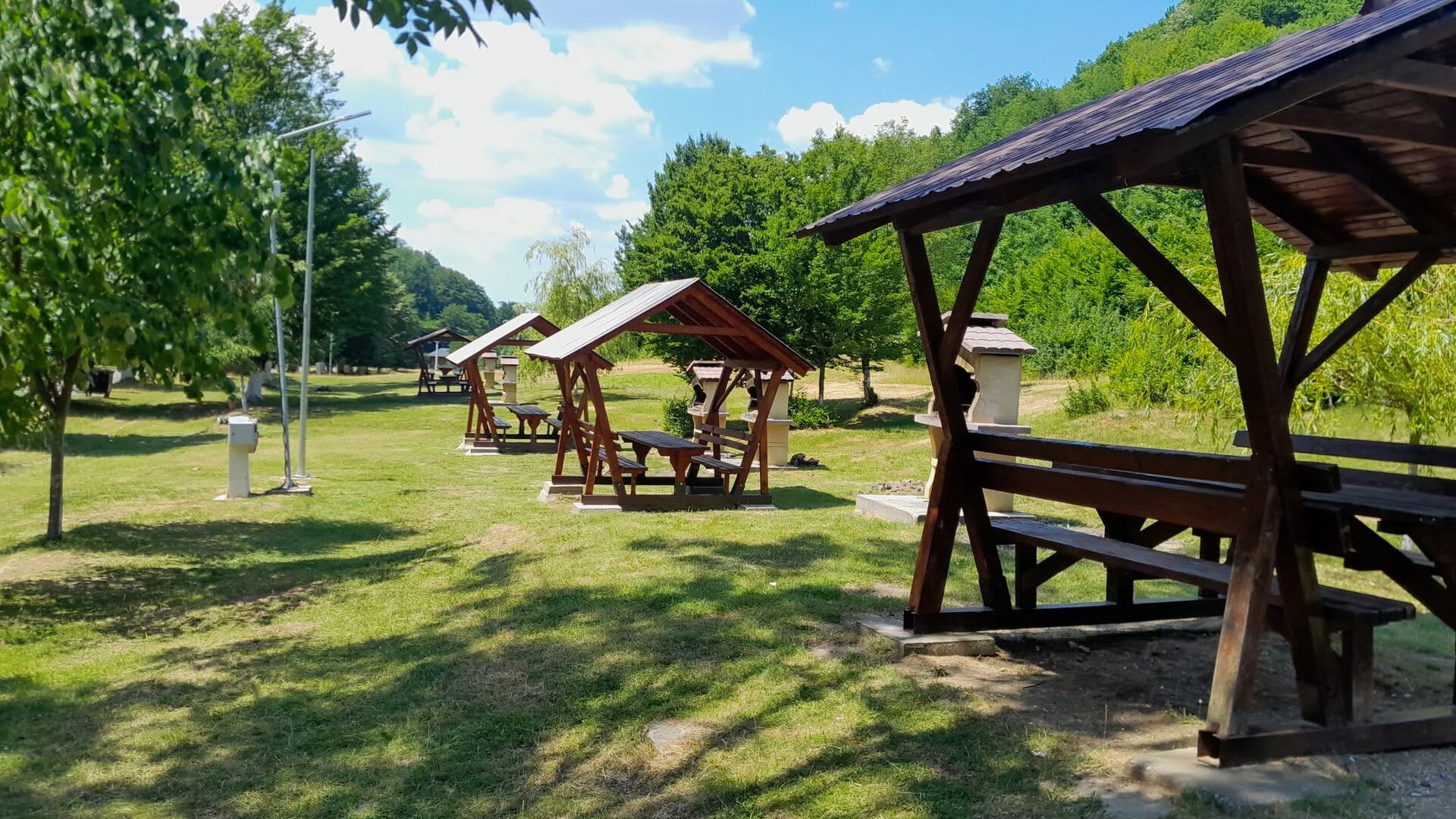 traseu montan în Munții Oașului, peisaj natural și punct de belvedere traseu montan în Munții Oașului, peisaj natural și punct de belvedere