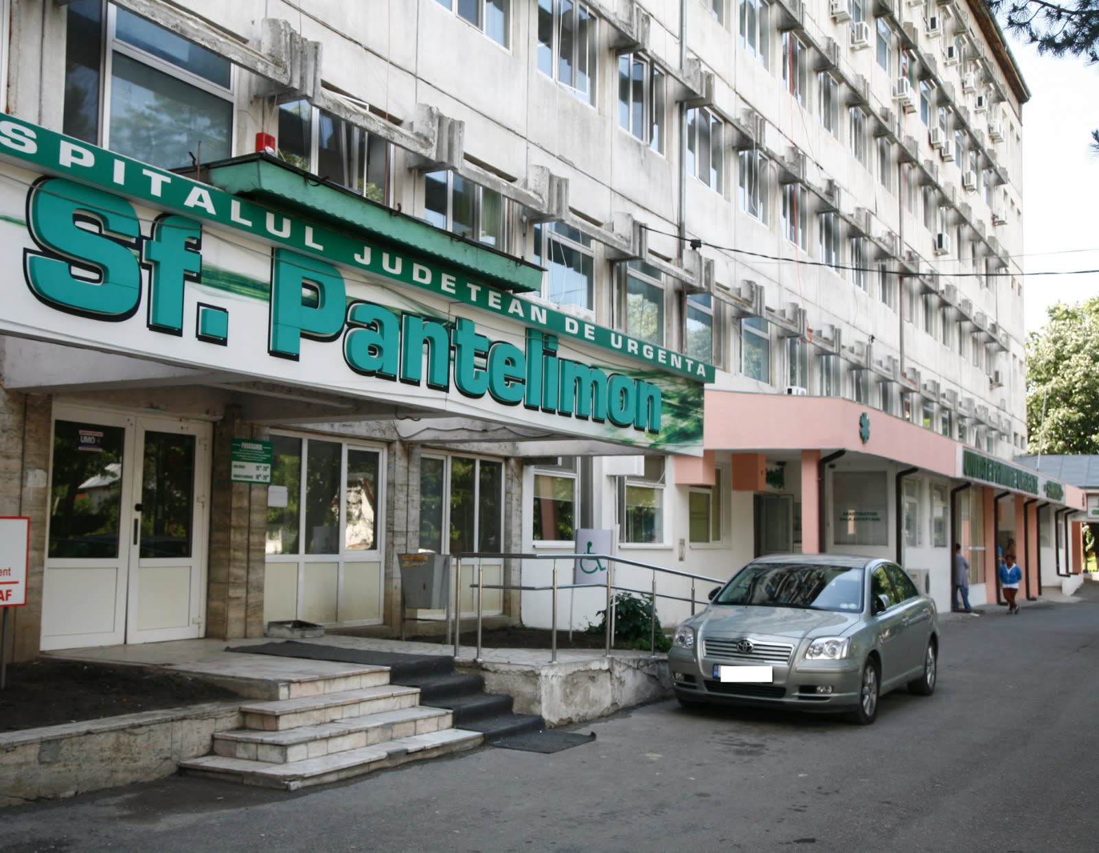 ambulance și echipaj medical la locul incidentului ambulance și echipaj medical la locul incidentului