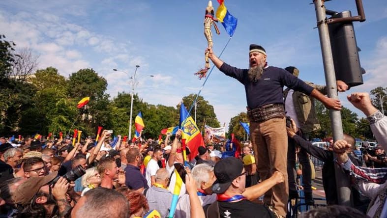 Gigel Știrbu acuză extremiștii că au deturnat protestul oierilor din București