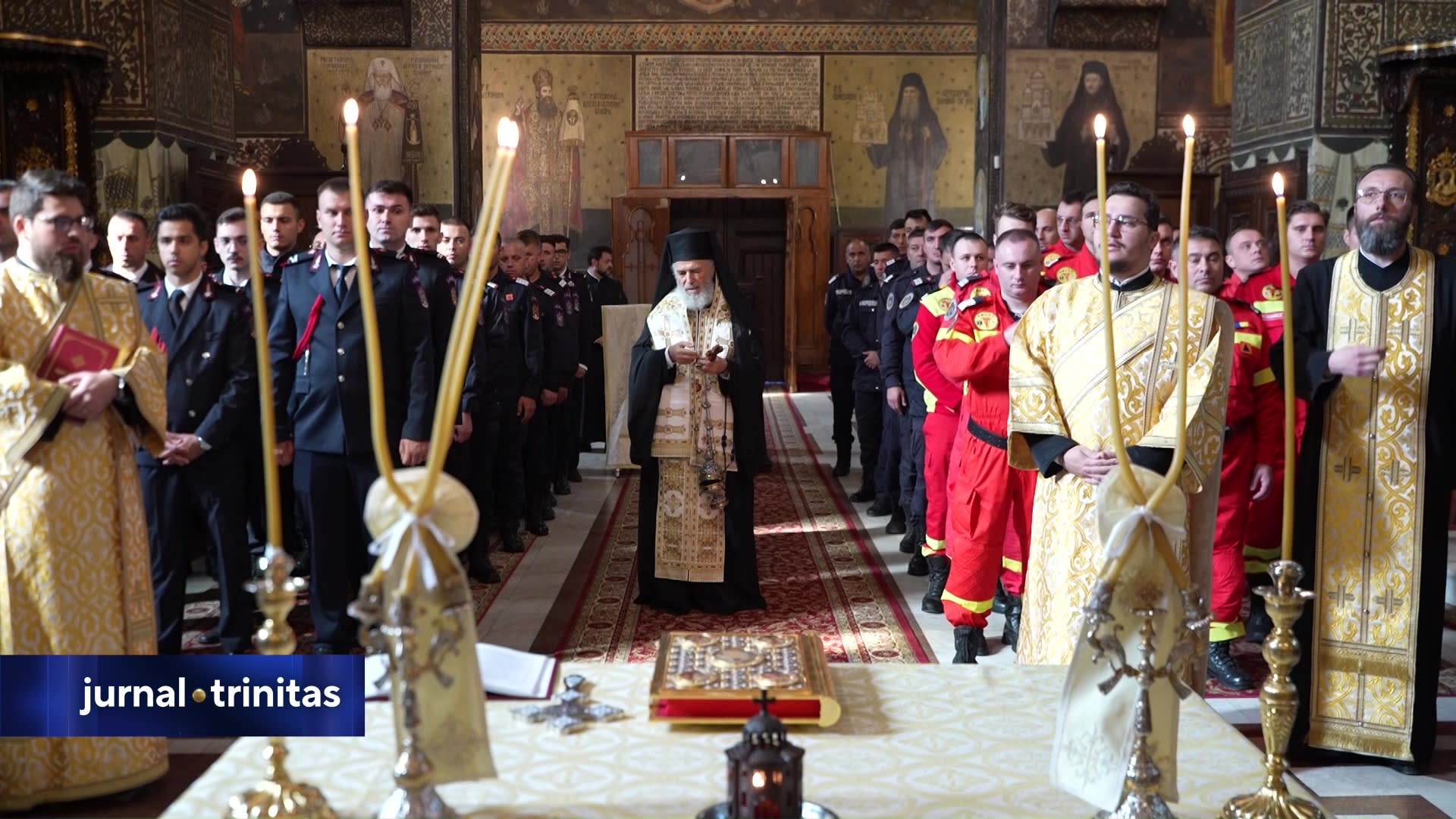 pompieri participând la slujbă religioasă în Galați pompieri participând la slujbă religioasă în Galați