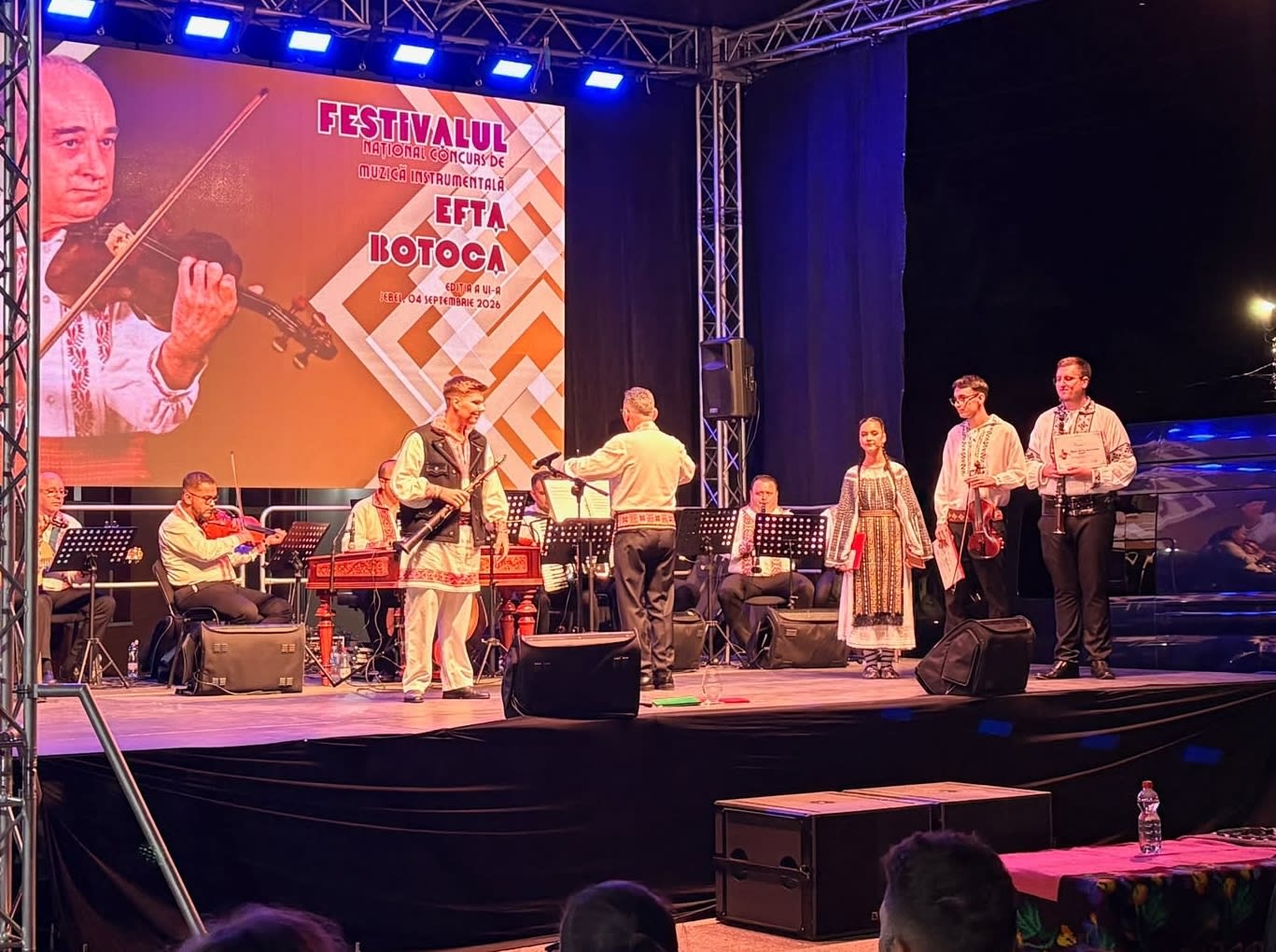 tineri instrumentiști la festivalul Efta Botoca în Jebel