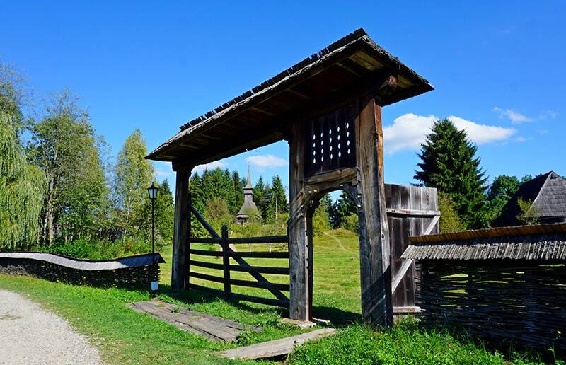 Porți maramureșene și locuri de popas pentru turiști în județ