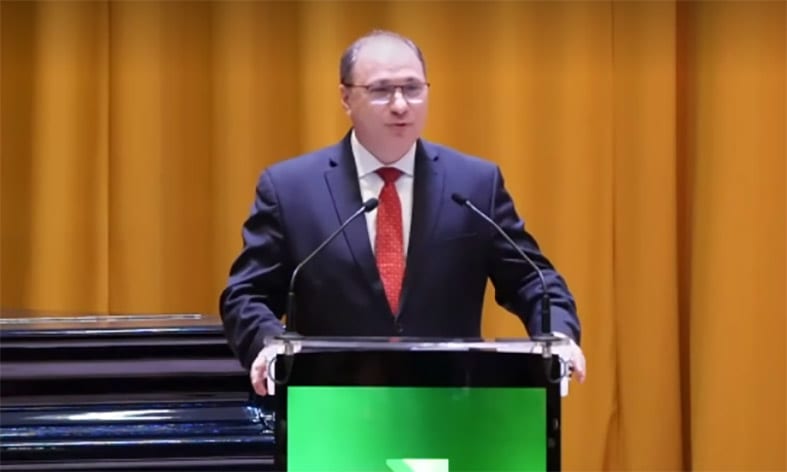 Ministrul Educației a susținut o prezentare cu poezia „Vacă și AI” la deschiderea anului universitar