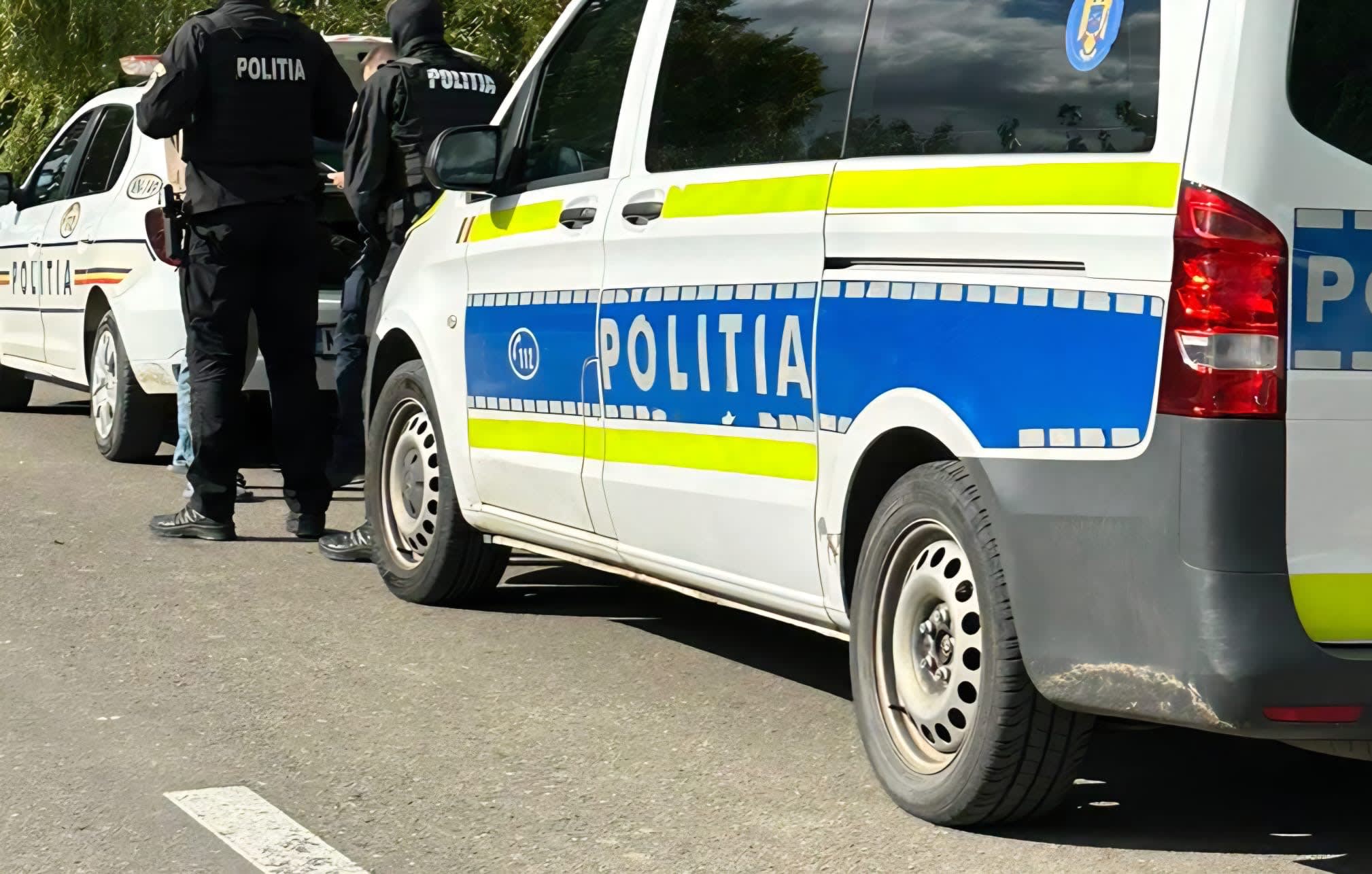 Polițiști efectuează percheziții în Adjud Polițiști efectuează percheziții în Adjud