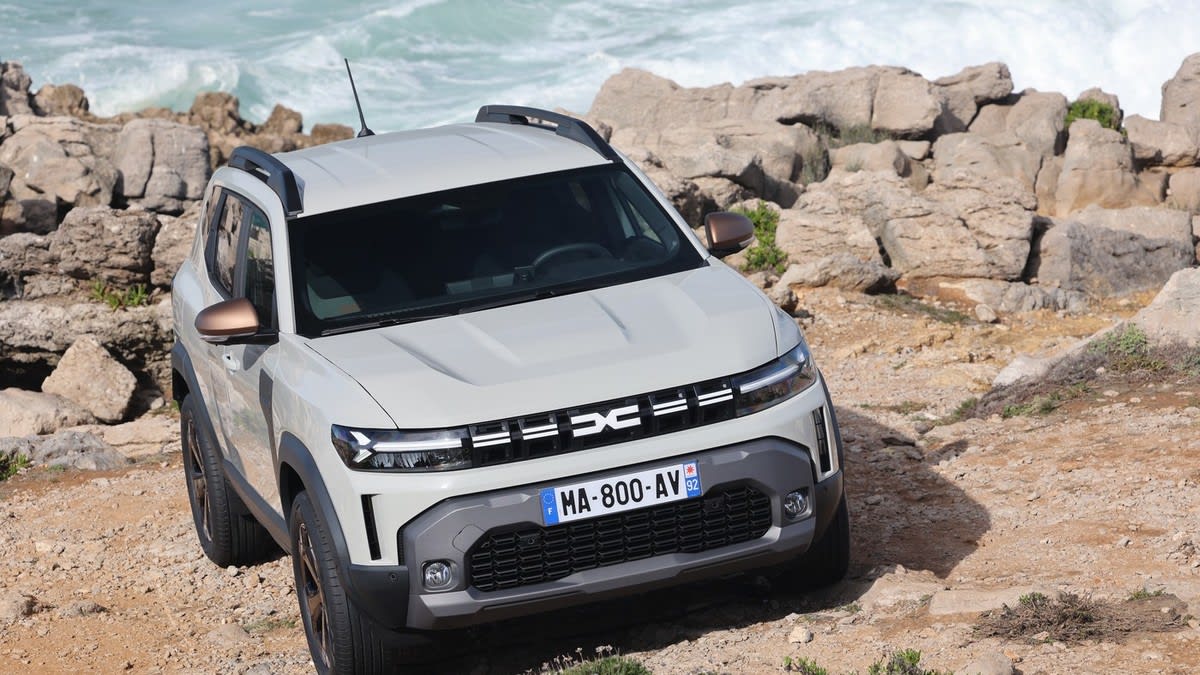 Dacia Duster 3 în trafic, SUV românesc Dacia Duster 3 în trafic, SUV românesc