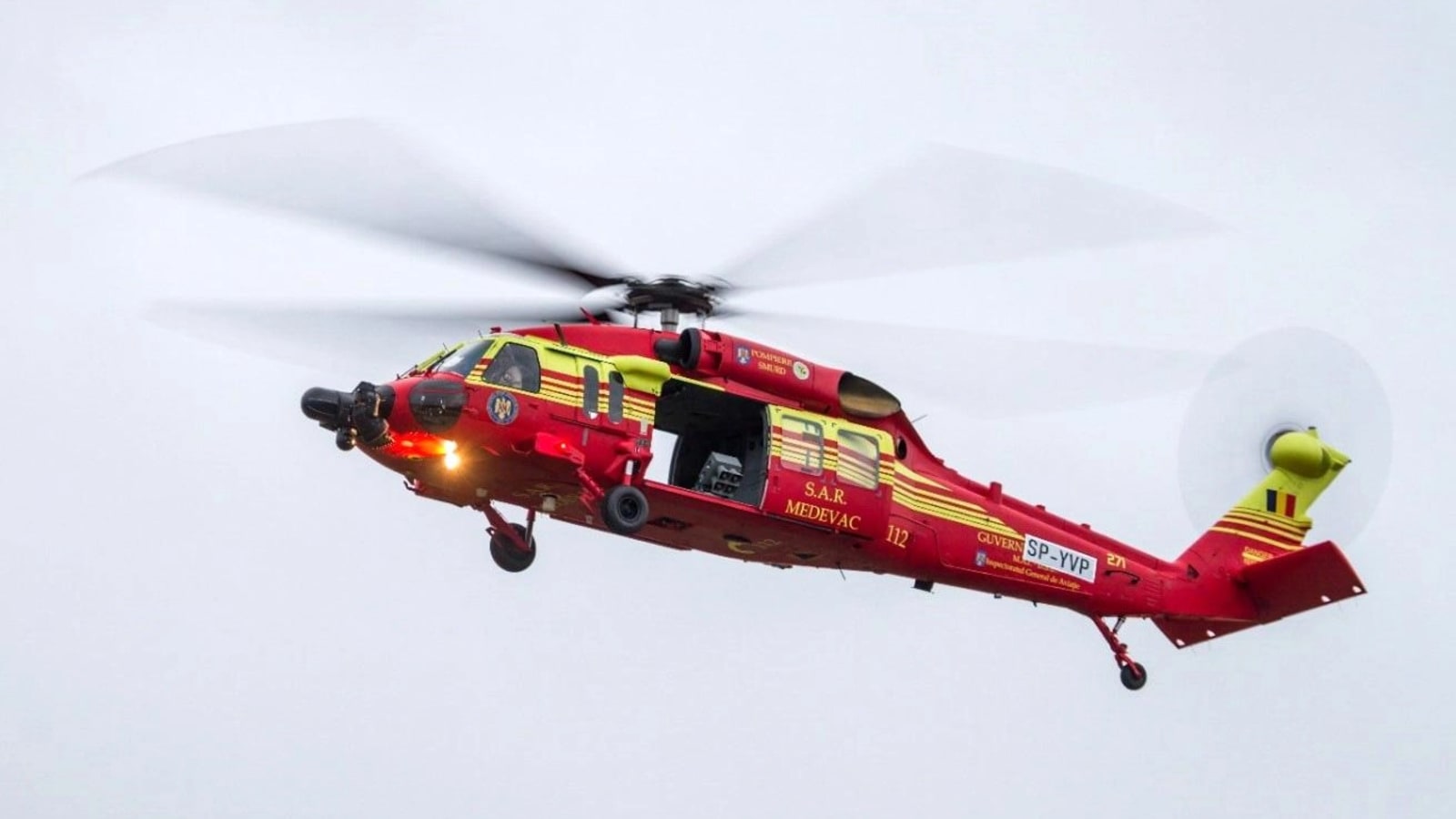 Incendiu de vegetație în Mehedinți: elicopterul Black Hawk a intervenit pentru stingere
