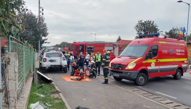 Accident grav lângă Satu Mare: o persoană a rămas încarcerată și inconștientă