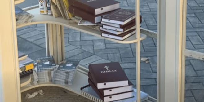 volum religios în stația de la Policlinica Areni volum religios în stația de la Policlinica Areni