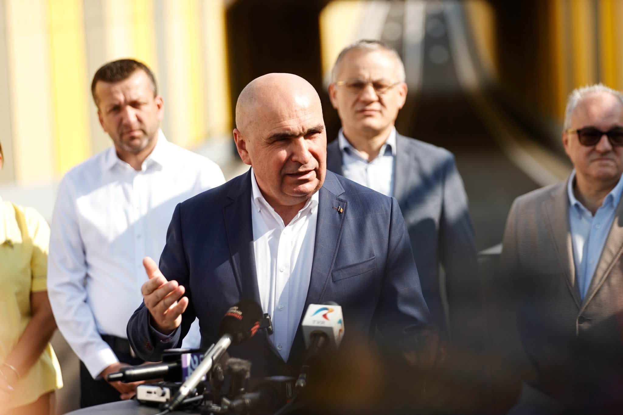 Ilie Bolojan în timpul unei declarații publice