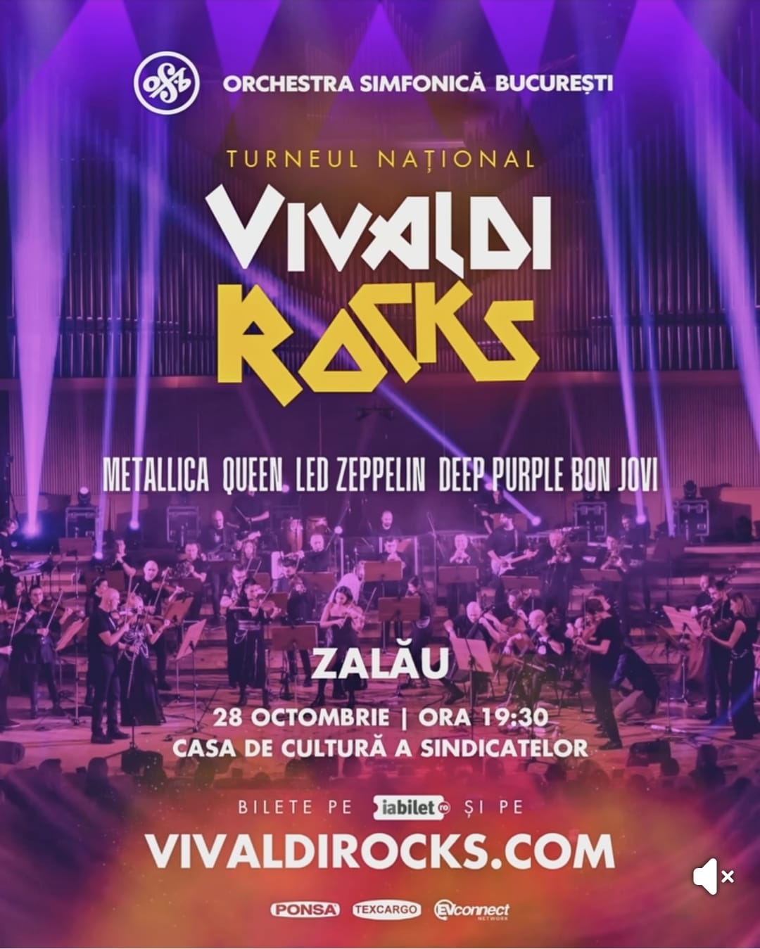 spectacol muzical la Zalău, orchestră și public spectacol muzical la Zalău, orchestră și public