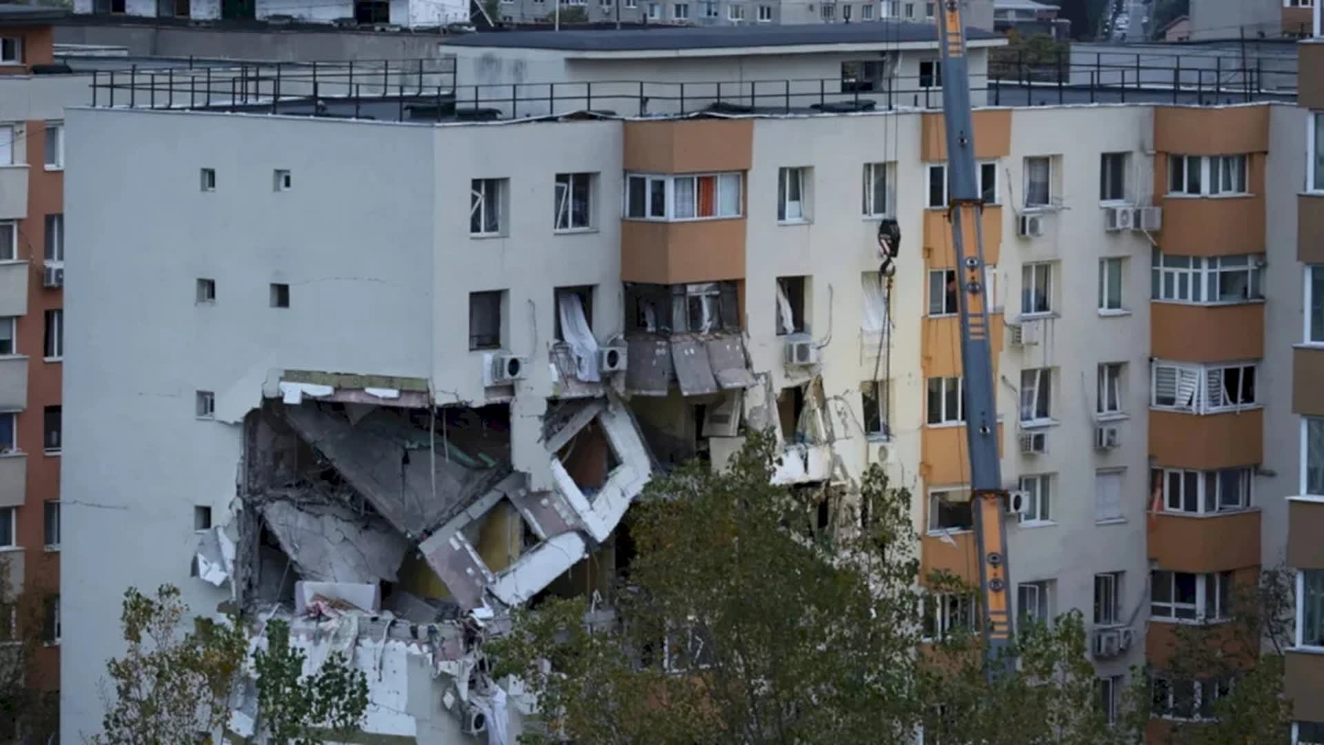 Constructorul a reluat lucrările de punere în siguranță a blocului din Rahova, după aproape un an de la explozie