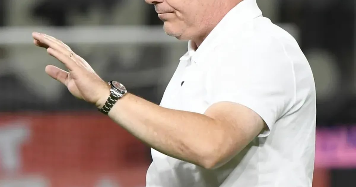 Marius Șumudică în conferință de presă Marius Șumudică în conferință de presă