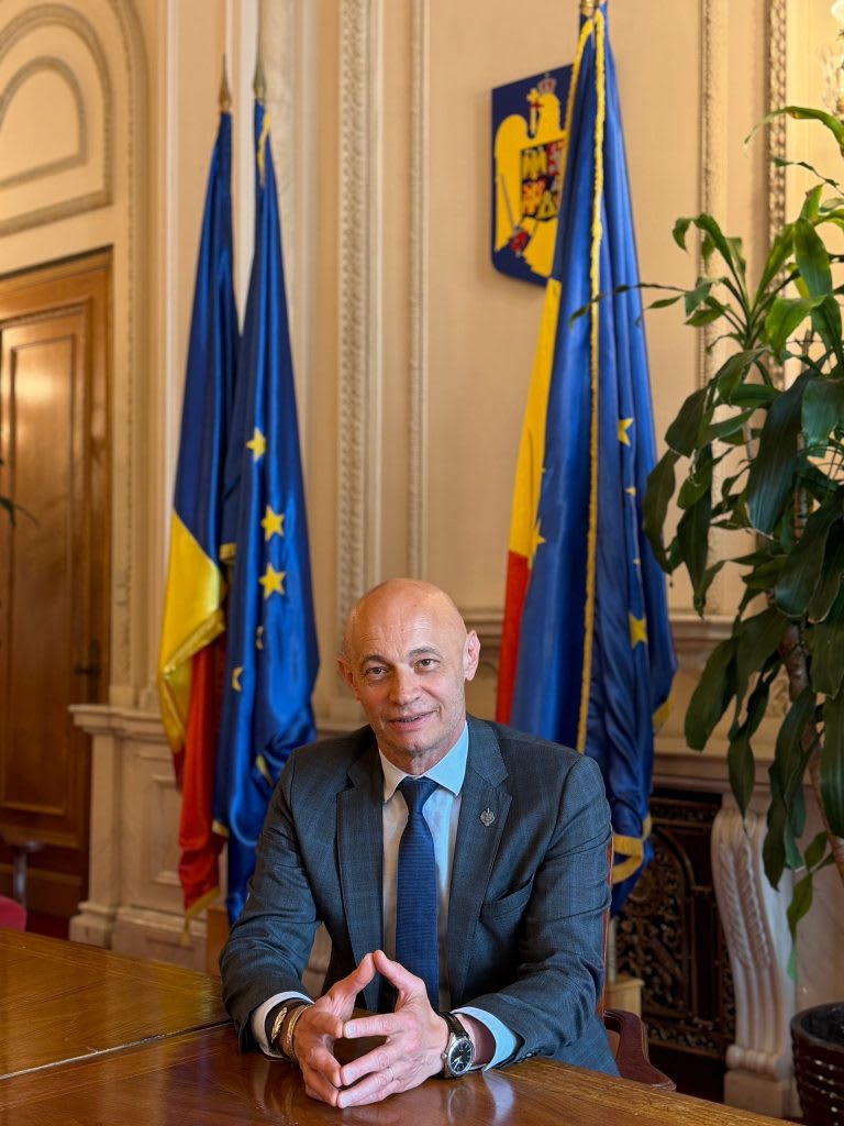 Diplomație, negociere, reprezentanți oficiali în discuție