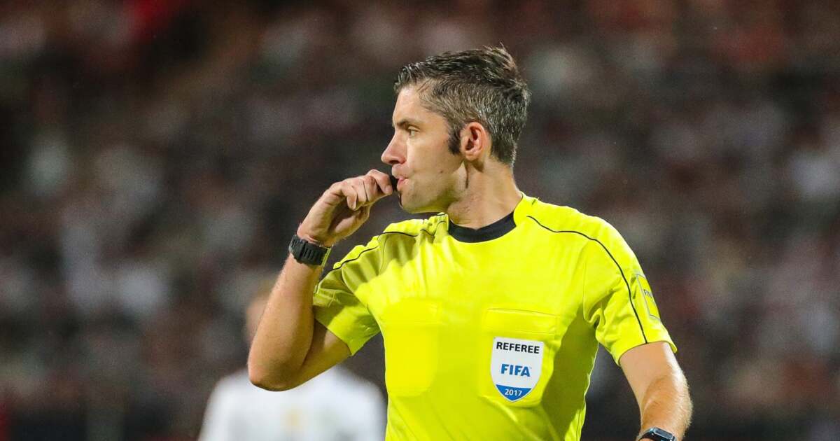 Radu Petrescu arbitrează meciul UTA - Sepsi OSK din Superliga