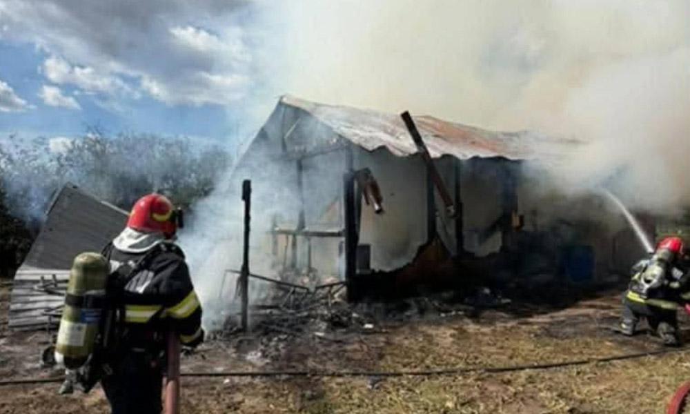 Un incendiu a distrus o anexă gospodărească în Prahova, localizată înainte de extindere