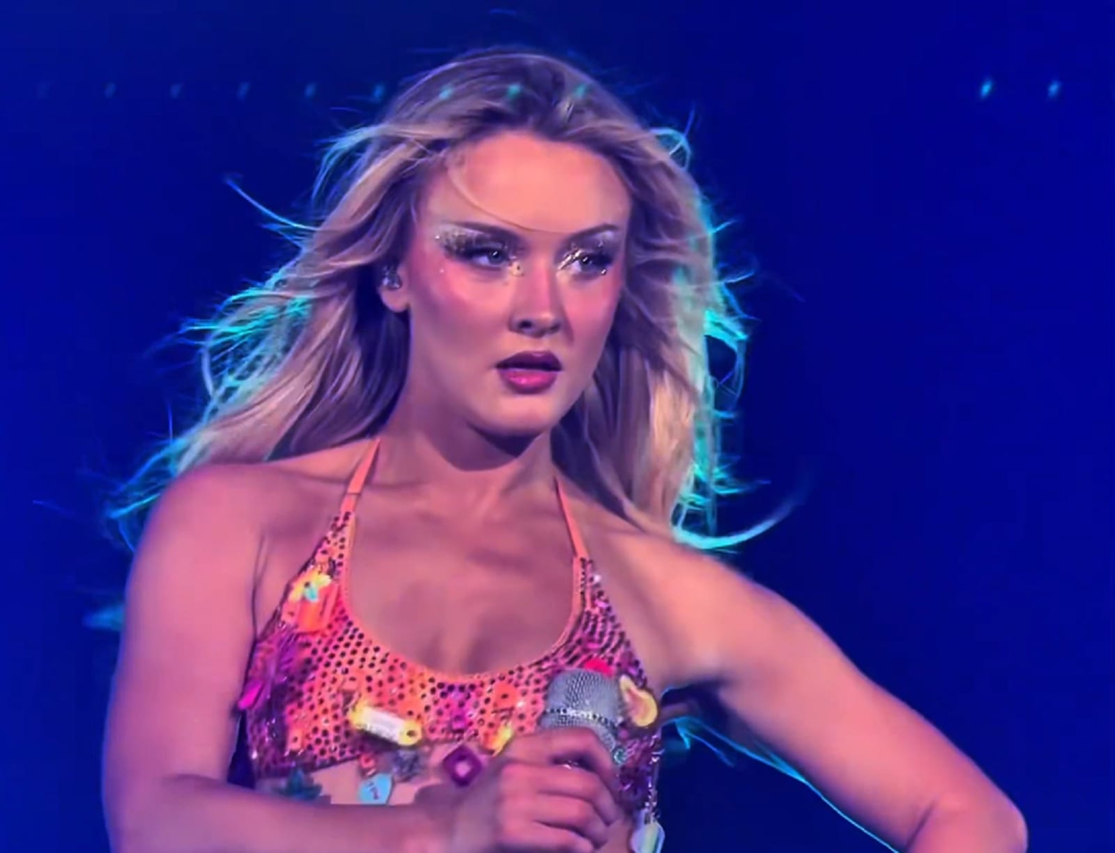 Zara Larsson critică Casa Albă pentru utilizarea piesei «Midnight Sun» într-un videoclip cu deportări