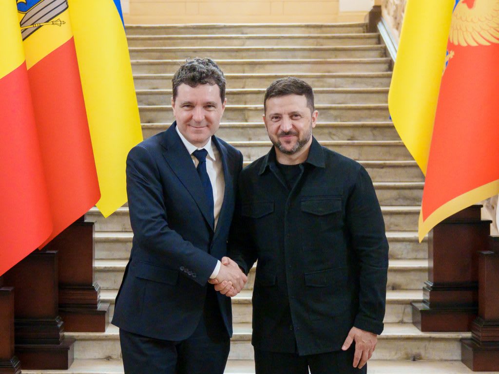 Nicușor Dan participând la summitul din Ucraina Nicușor Dan participând la summitul din Ucraina