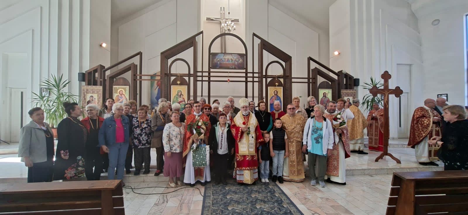 pelerini franciscani la cetatea Devei, rugăciuni și panoramă pelerini franciscani la cetatea Devei, rugăciuni și panoramă