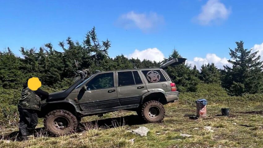 vehicule de teren și trasee montane deteriorate în Munții Gurghiului vehicule de teren și trasee montane deteriorate în Munții Gurghiului
