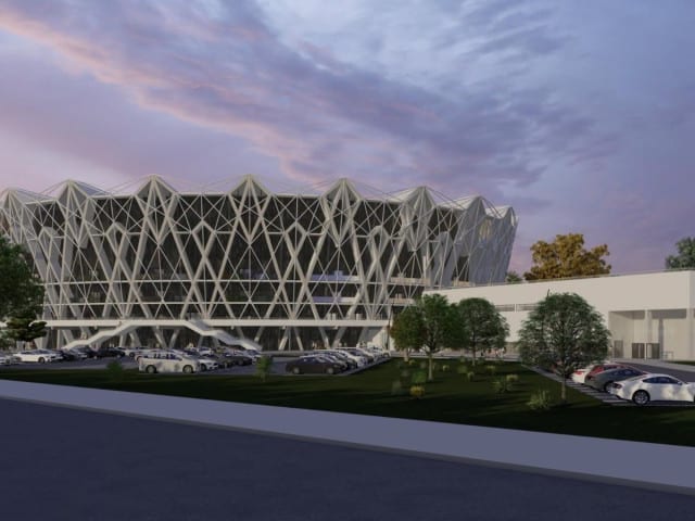 Constructori lucrând la șantierul unei săli polivalente moderne Constructori lucrând la șantierul unei săli polivalente moderne