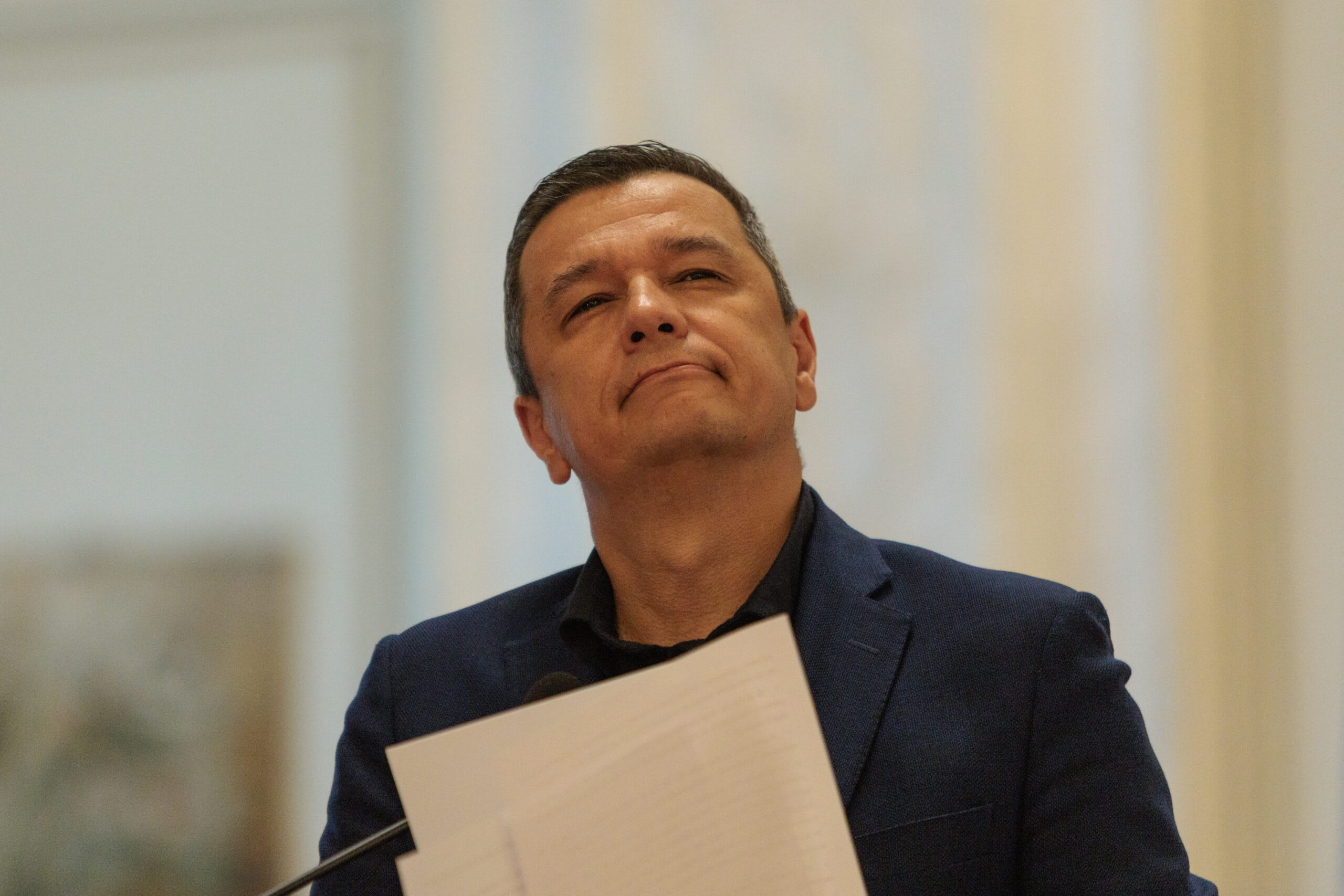 Sorin Grindeanu în timpul unei declarații pe Facebook