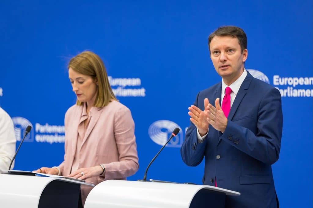 Grupul PACE - Întâi România cere retragerea lui Siegfried Mureșan pentru pozițiile anti-americane