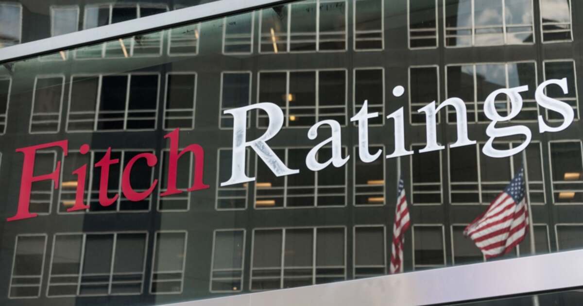 Fitch avertizează că România poate fi retrogradată la junk dacă criza politică continuă