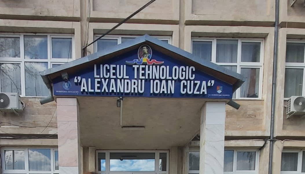 profesori și elevi în clasă, situație de criză în învățământ profesori și elevi în clasă, situație de criză în învățământ