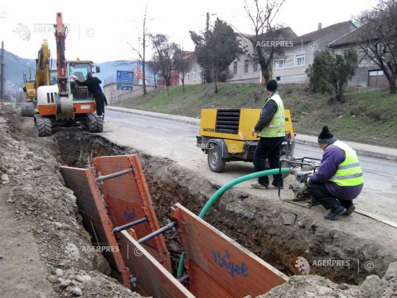 lucrări de infrastructură apă în Tulcea, muncitori și utilaje lucrări de infrastructură apă în Tulcea, muncitori și utilaje