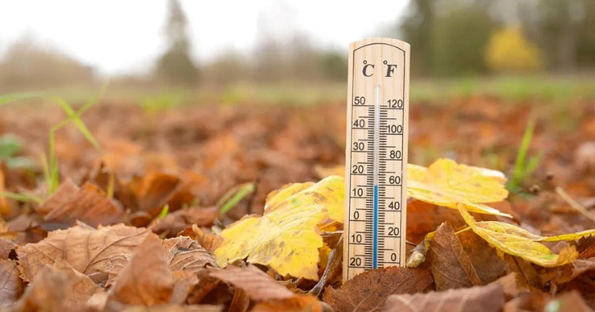 cer senin, termometre, nori de ploaie, munți acoperiți cu zăpadă cer senin, termometre, nori de ploaie, munți acoperiți cu zăpadă