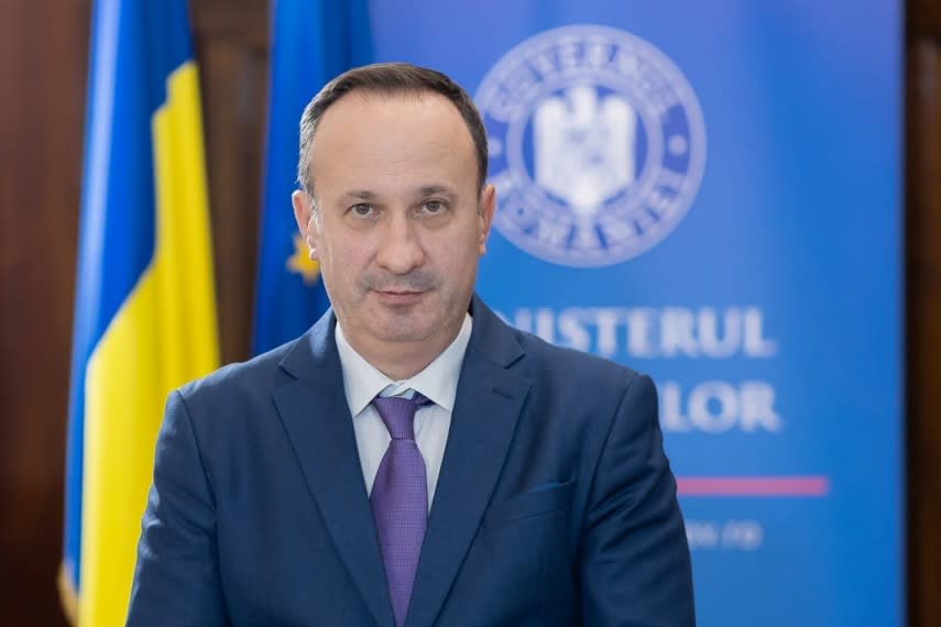 Adrian Căciu în timpul unei declarații publice Adrian Căciu în timpul unei declarații publice