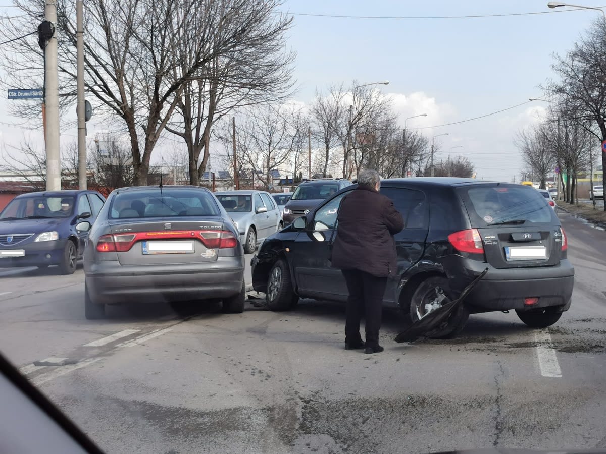 Ce trebuie să faci după un accident rutier: când se face amiabil și când mergi la Poliție