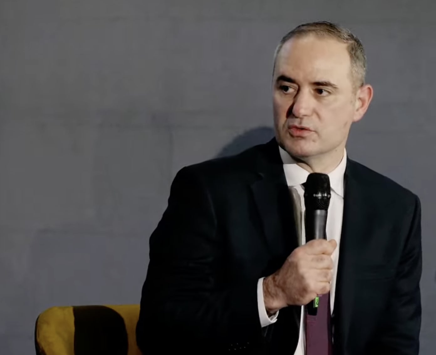 Ministrul de Finanţe, Alexandru Nazare, afirmă că România trebuie să combine consolidarea fiscală cu investiţiile pentru creştere economică