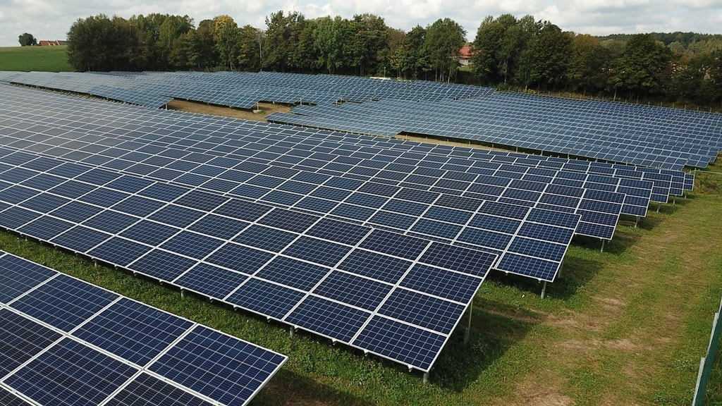 Soarele au furnizat peste jumătate din energia electrică produsă sâmbătă în România