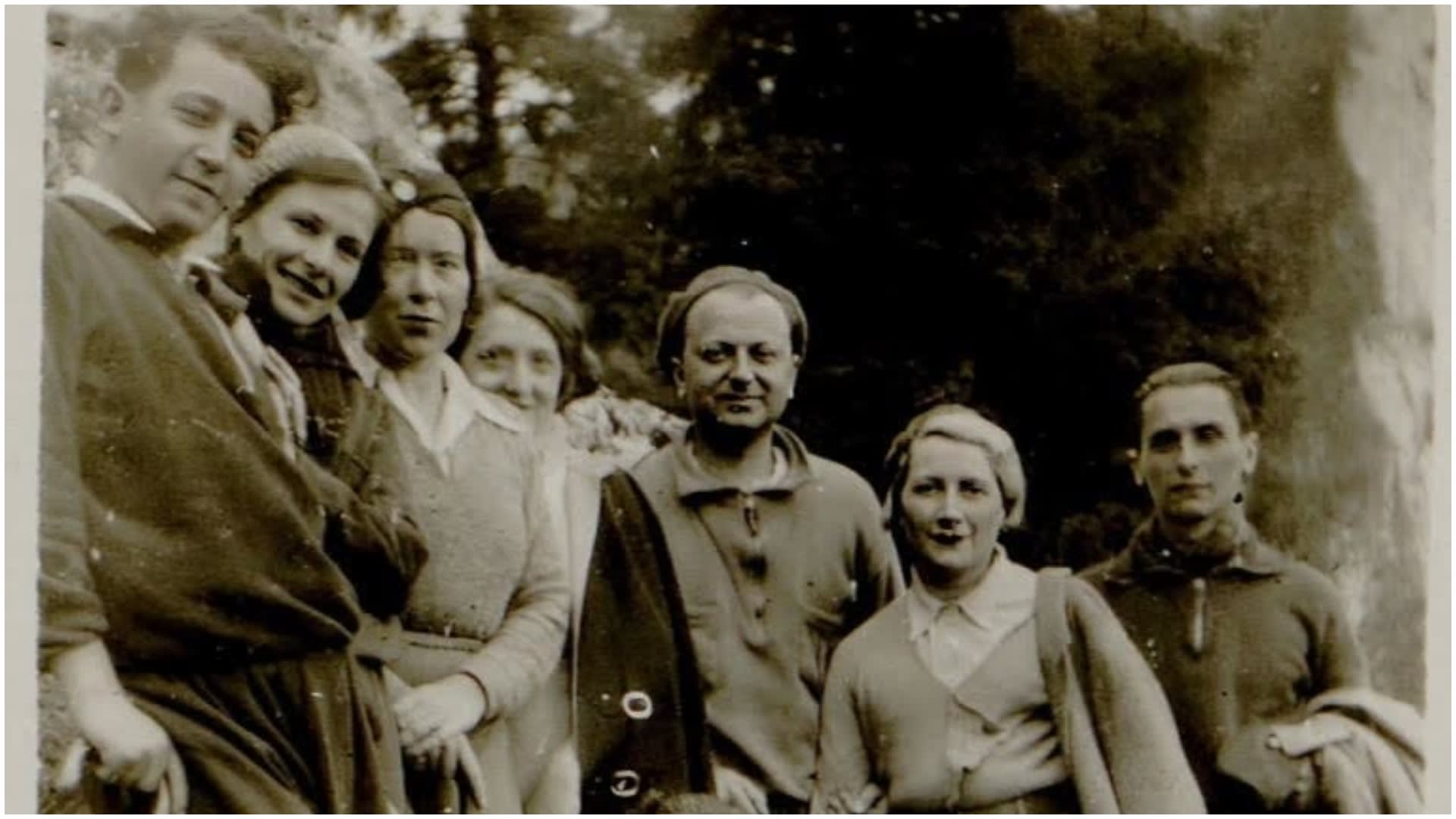 Grădina casei Capsali, locul dezbaterilor culturale din Vechiul București Grădina casei Capsali, locul dezbaterilor culturale din Vechiul București