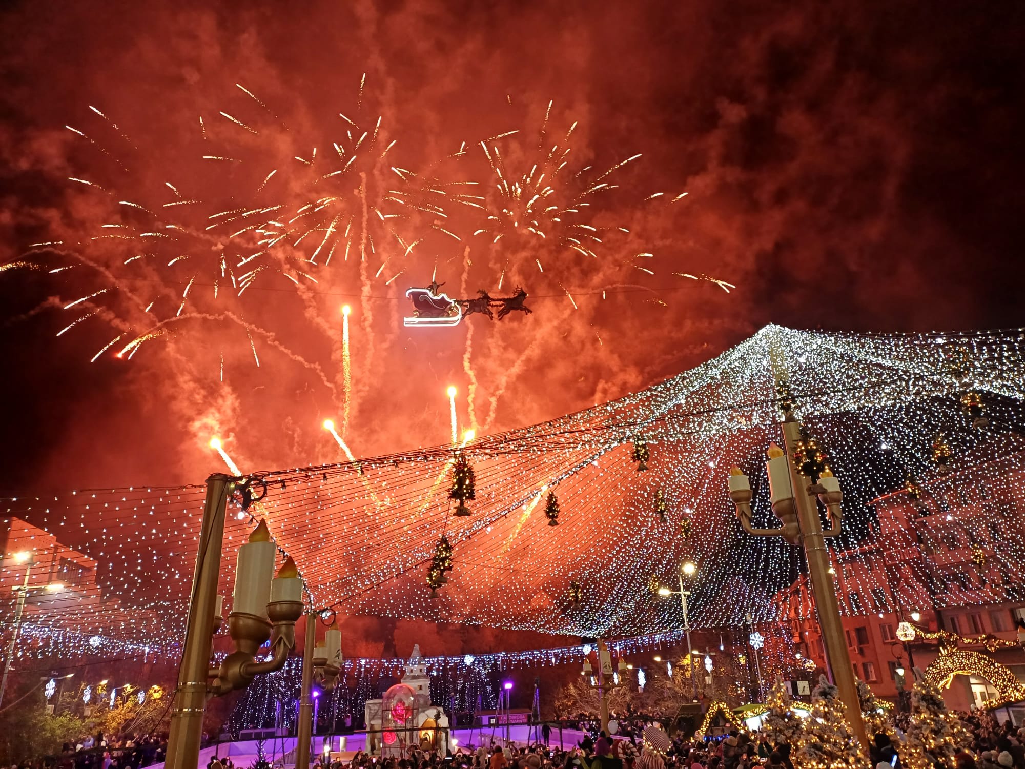 Târg de Crăciun în Craiova, decorațiuni și lumini festive Târg de Crăciun în Craiova, decorațiuni și lumini festive