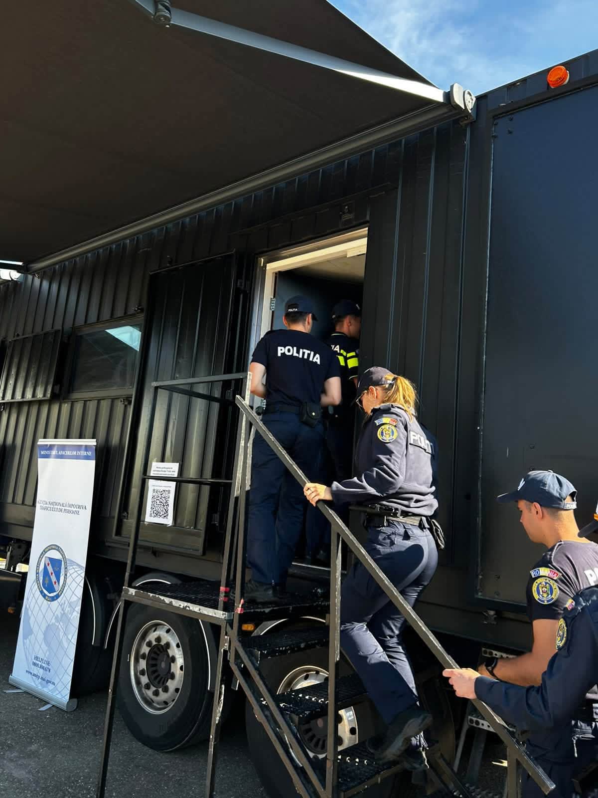 Escape Truck a ajuns la Câmpina pentru instruirea viitorilor polițiști în prevenirea traficului de persoane