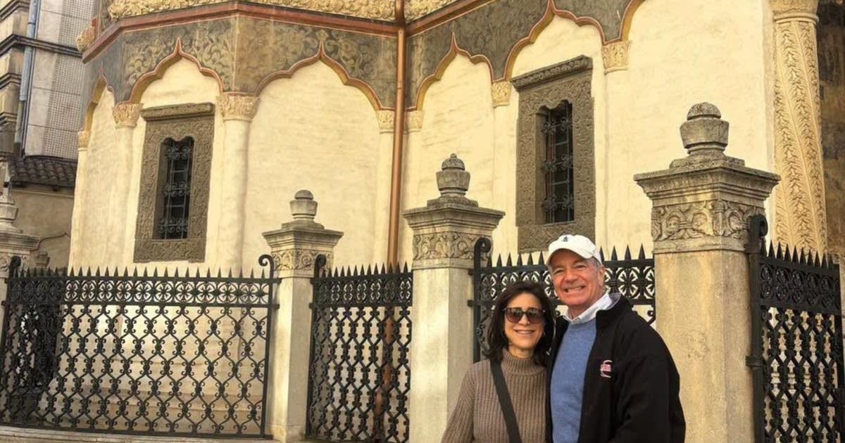 Ambasadorul SUA la București în vizită la Mănăstirea Stavropoleos Ambasadorul SUA la București în vizită la Mănăstirea Stavropoleos