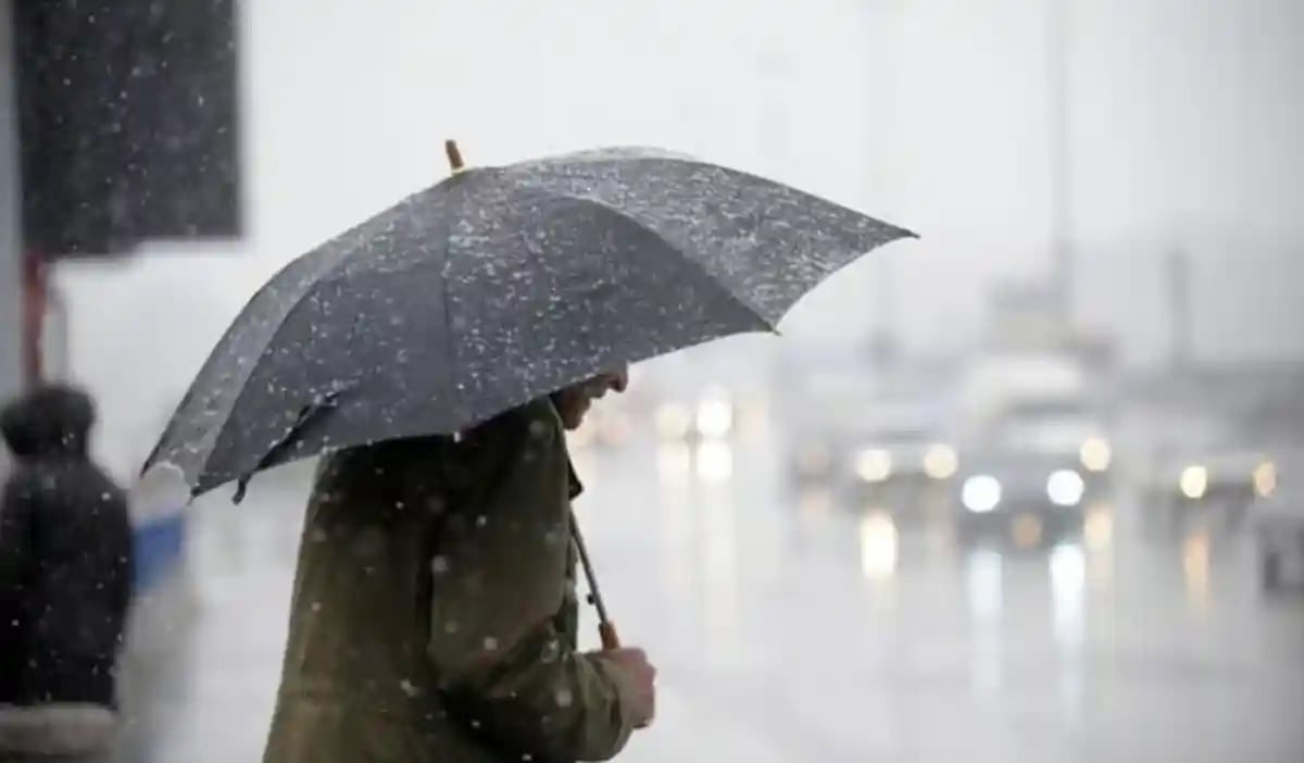 peisaj montan cu nori și zăpadă, vreme rece peisaj montan cu nori și zăpadă, vreme rece
