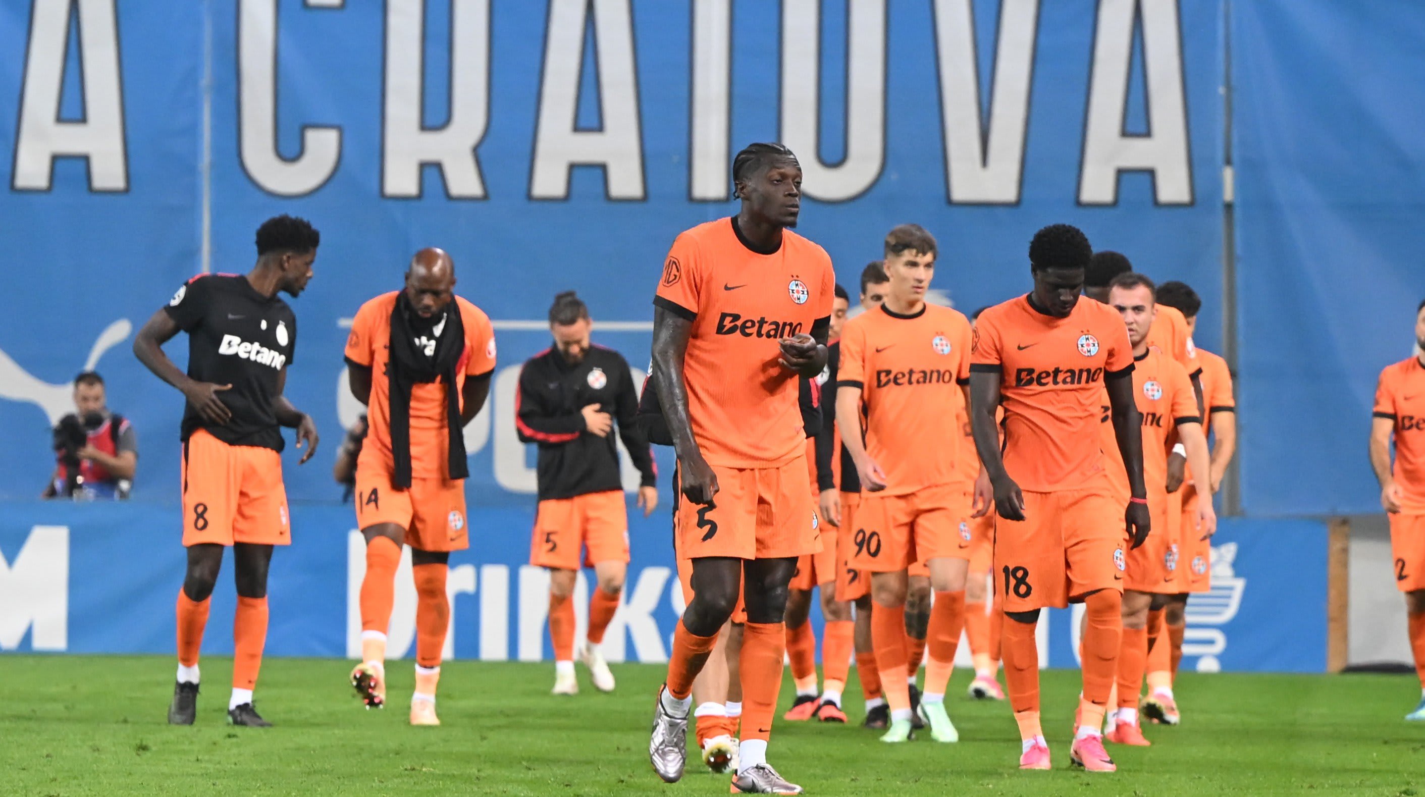 stadion de fotbal, echipă în acțiune, teren stadion de fotbal, echipă în acțiune, teren